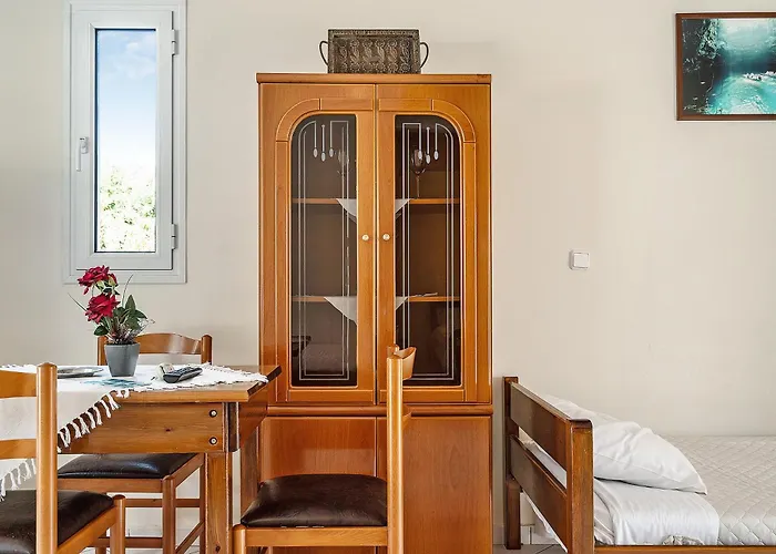 Daratos Apartment 3